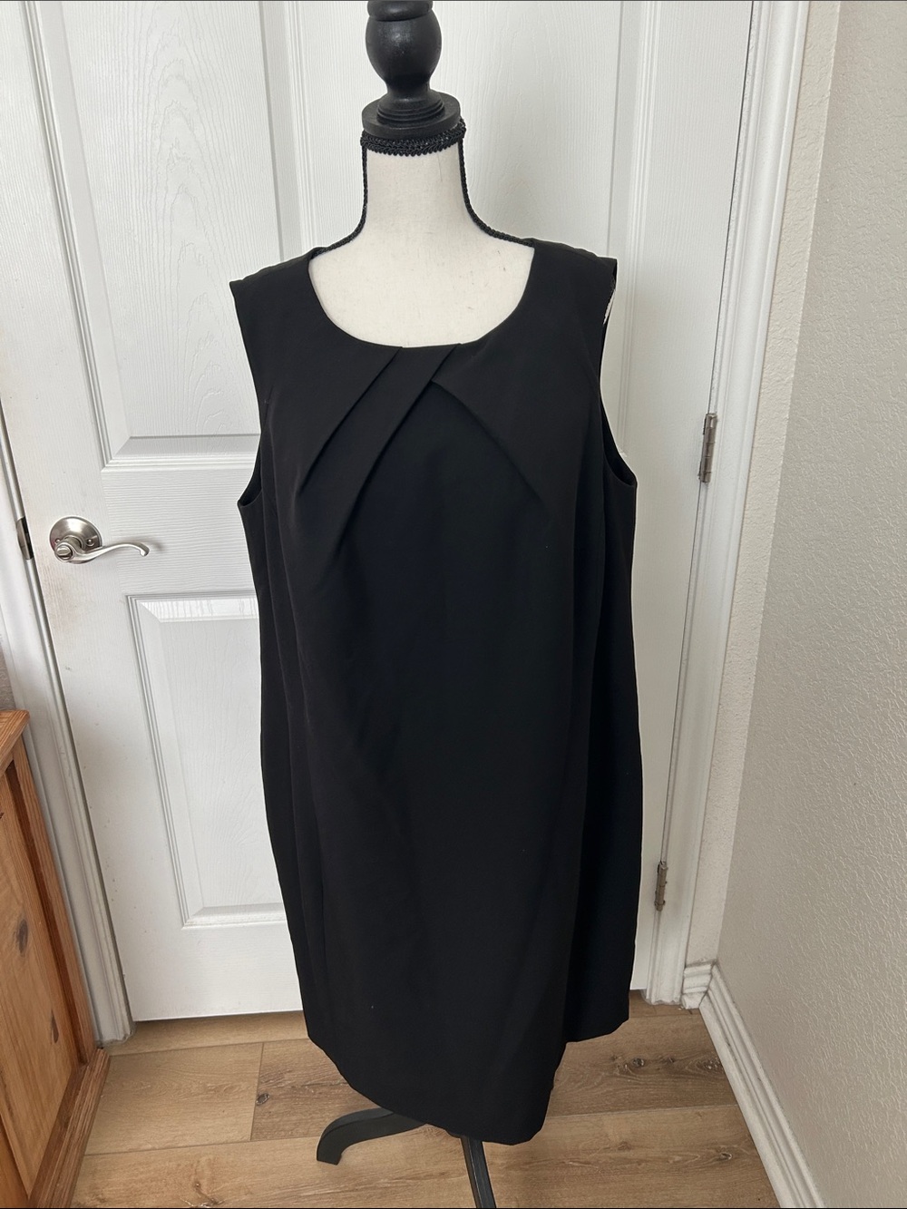 Liz Claiborne Black Sleeveless Pleated Neck Shift Dress, Sz.16W, New With Tag.